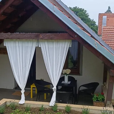 Nad Vinnym Sklepom * Pouzdrany
